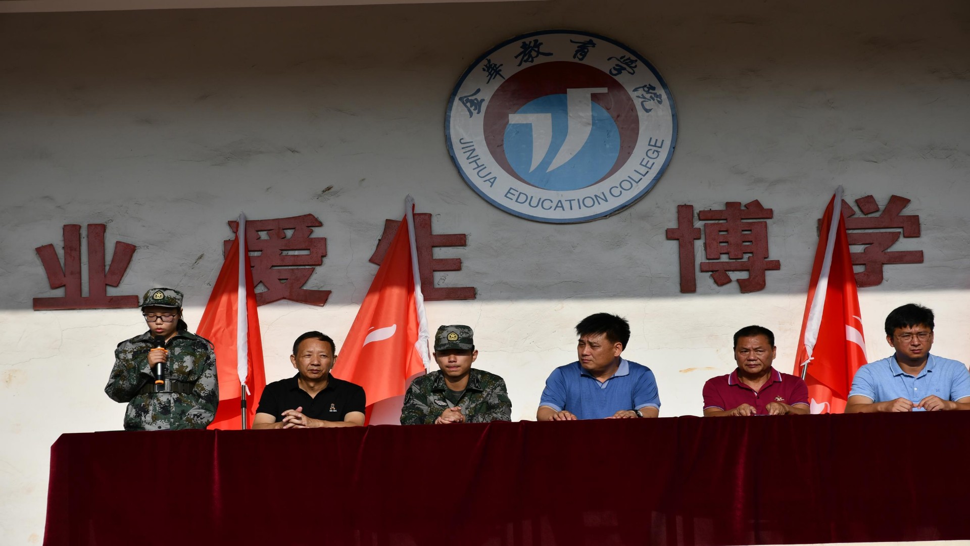 学生讲话.jpg
