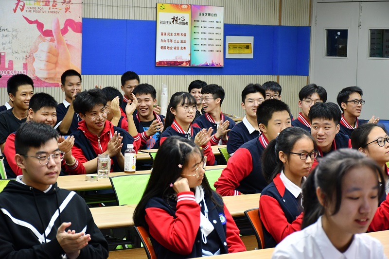 观众鼓掌2.JPG