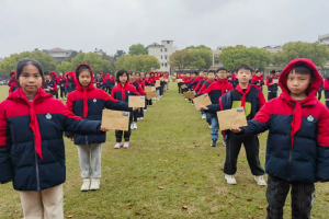 金华这所学校的所有小学生，都给父母写了一封信！孩子们对父母最大的希望竟然是……
