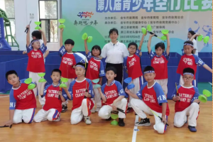 热烈祝贺方格外国语学校空竹校队在第八届青少年空竹比赛中喜获金奖！